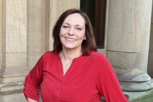 Portrait photo of Dr Carys Watts